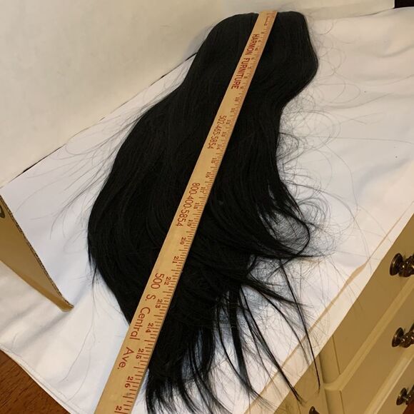 Long black wig. See all photos for desc. - Picture 8 of 9